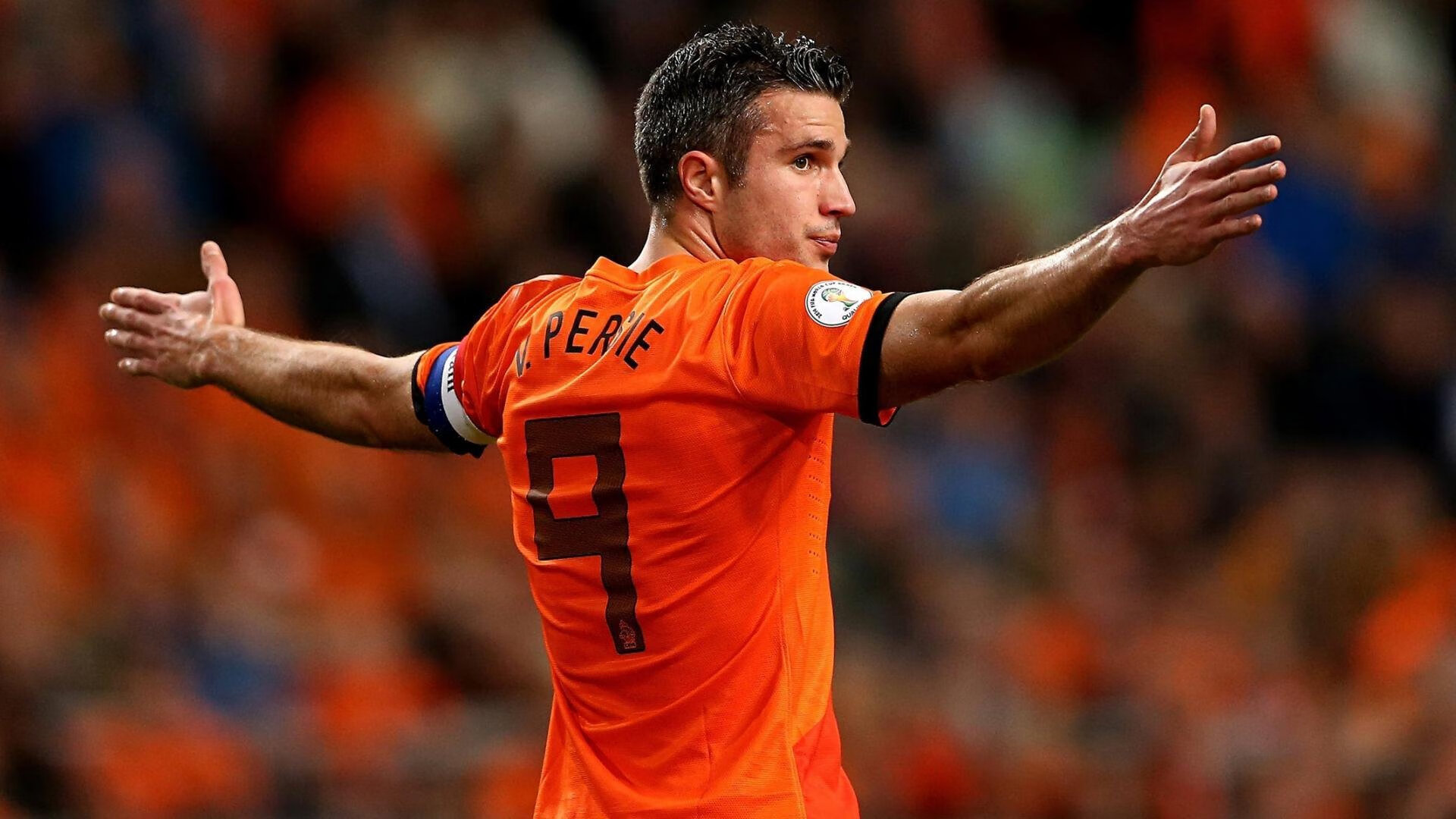 10轮不胜下课！57岁熟门帅赋闲，国足该捡漏吗？，国足最帅门将